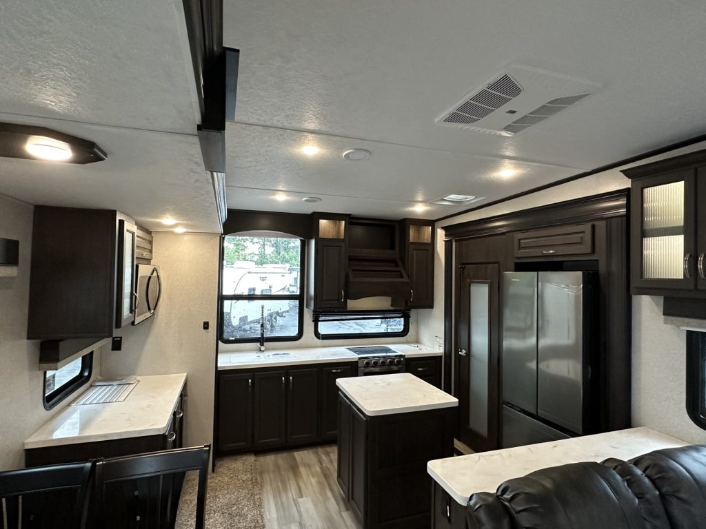 Amazing Rear Kitchen 5th Wheel Does It All   Thumbnail IMG 1525 1024x768 